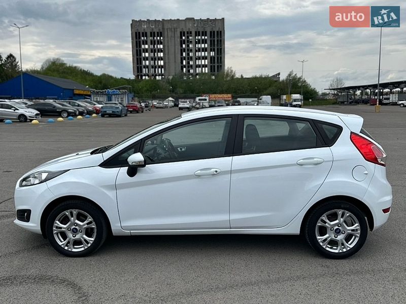 Хэтчбек Ford Fiesta 2016 в Львове