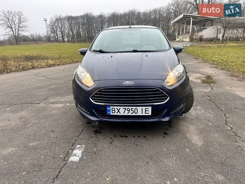 Хетчбек Ford Fiesta 2015 в Городку