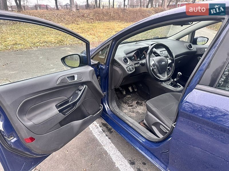 Хетчбек Ford Fiesta 2015 в Городку