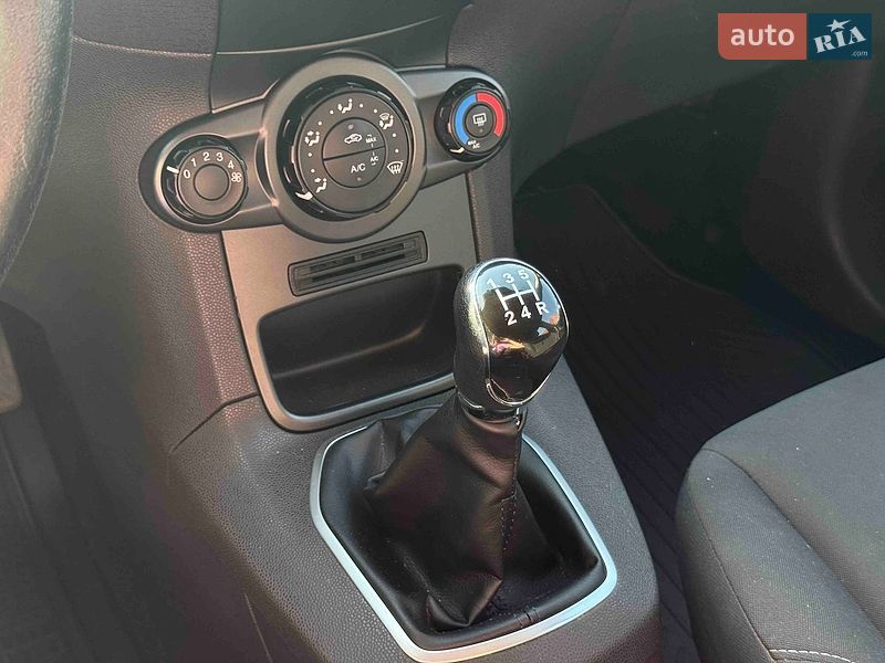 Хетчбек Ford Fiesta 2014 в Дніпрі