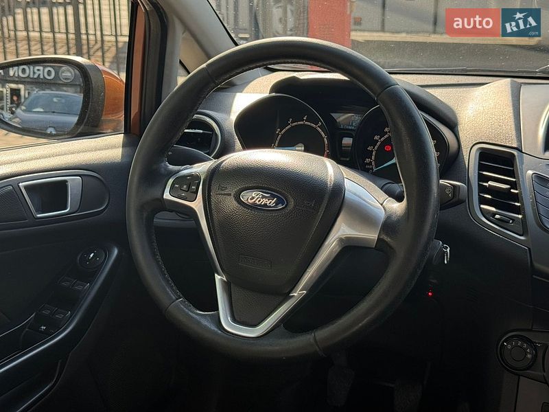 Хетчбек Ford Fiesta 2014 в Дніпрі