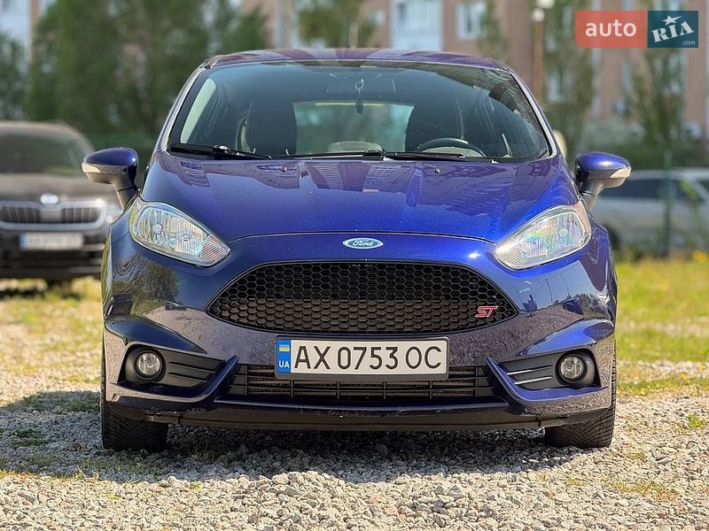 Хэтчбек Ford Fiesta 2015 в Киеве