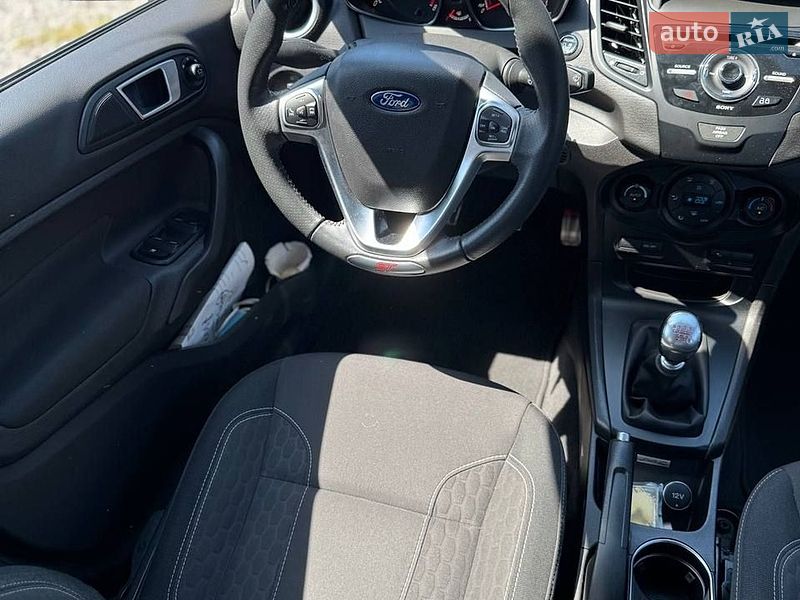 Хэтчбек Ford Fiesta 2015 в Киеве