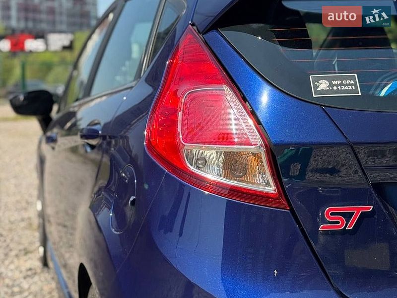 Хэтчбек Ford Fiesta 2015 в Киеве
