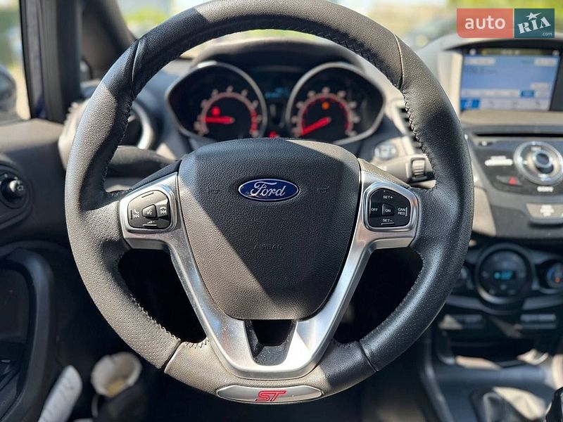 Хэтчбек Ford Fiesta 2015 в Киеве