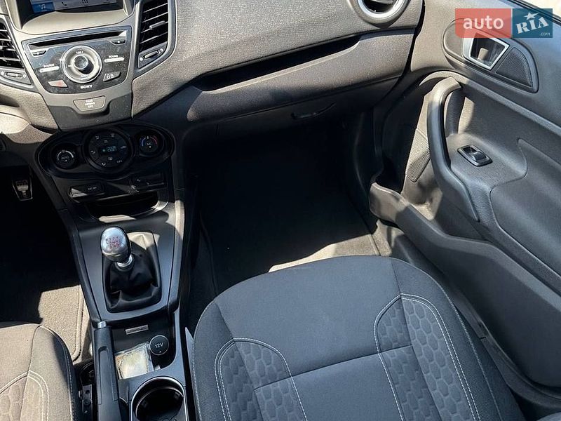 Хэтчбек Ford Fiesta 2015 в Киеве