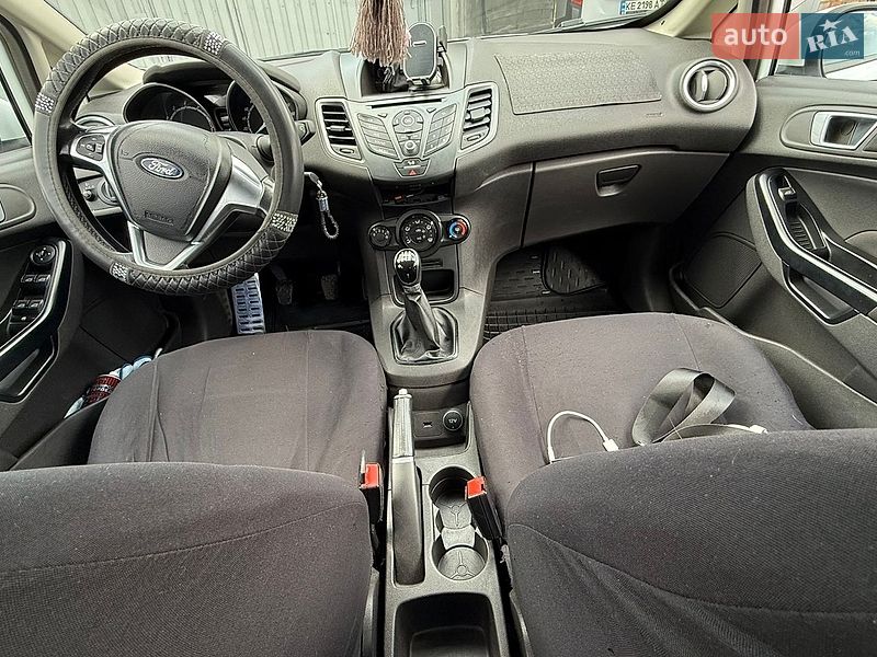 Хетчбек Ford Fiesta 2016 в Синельниковому