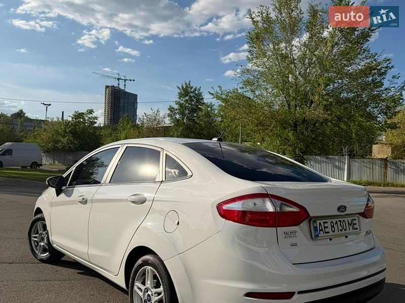 Седан Ford Fiesta 2017 в Днепре