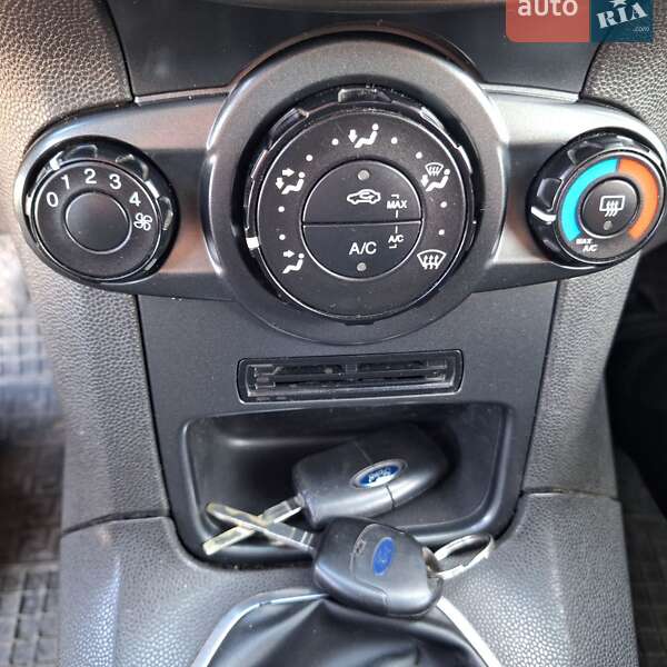 Хетчбек Ford Fiesta 2013 в Києві