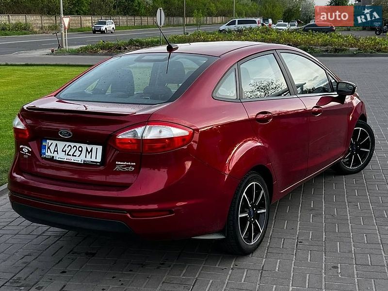 Седан Ford Fiesta 2016 в Киеве