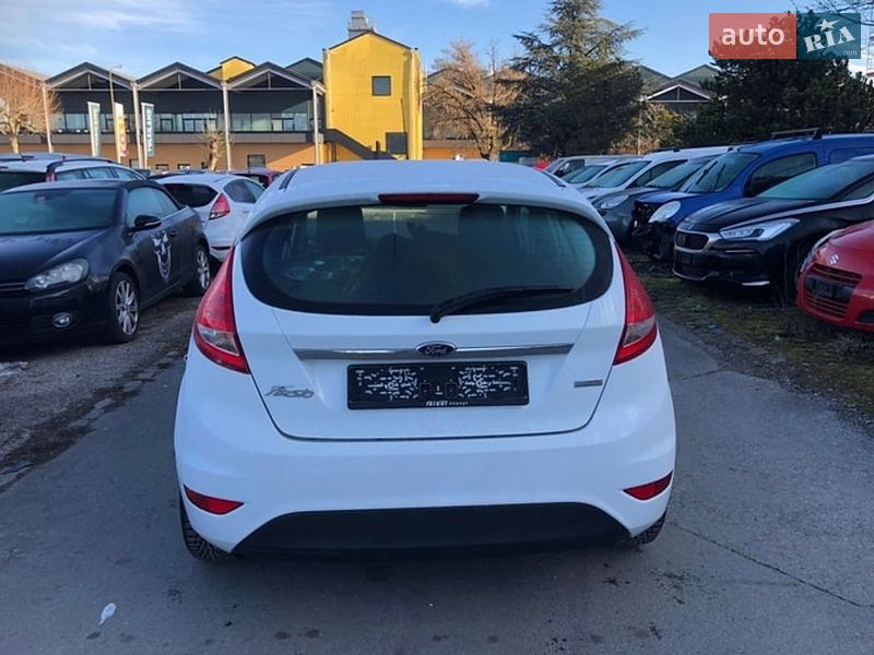 Хетчбек Ford Fiesta 2012 в Стрию