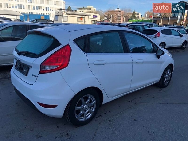 Хетчбек Ford Fiesta 2012 в Стрию