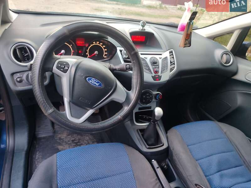 Хэтчбек Ford Fiesta 2012 в Карловке