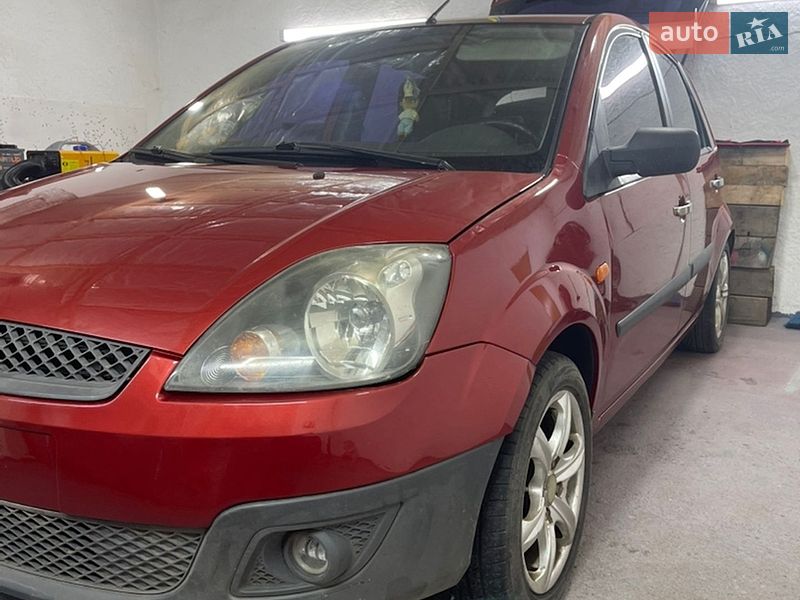 Хэтчбек Ford Fiesta 2006 в Каменец-Подольском