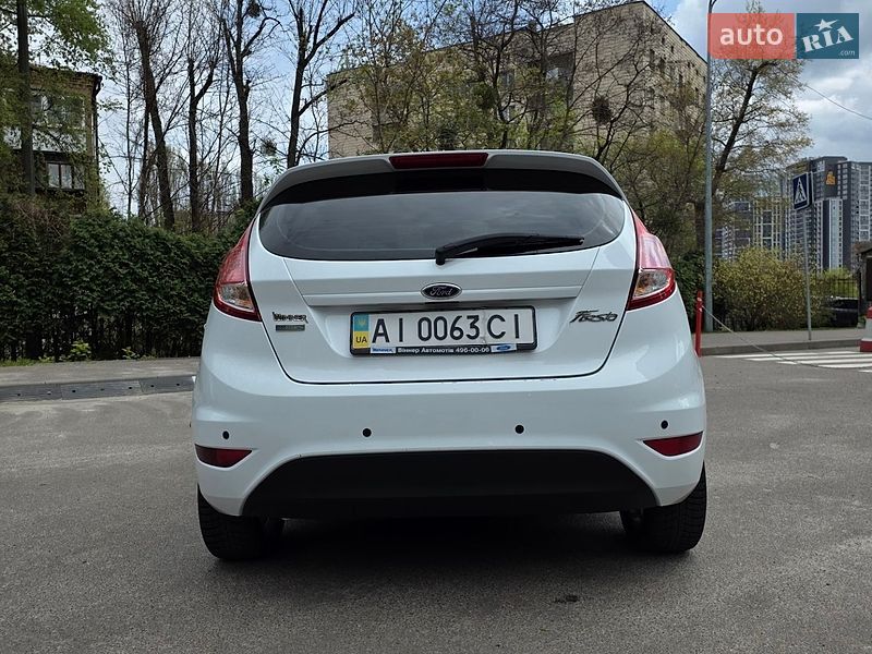 Хетчбек Ford Fiesta 2015 в Києві