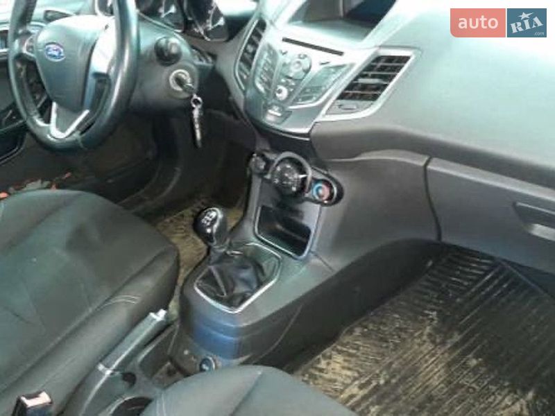 Хэтчбек Ford Fiesta 2015 в Киеве