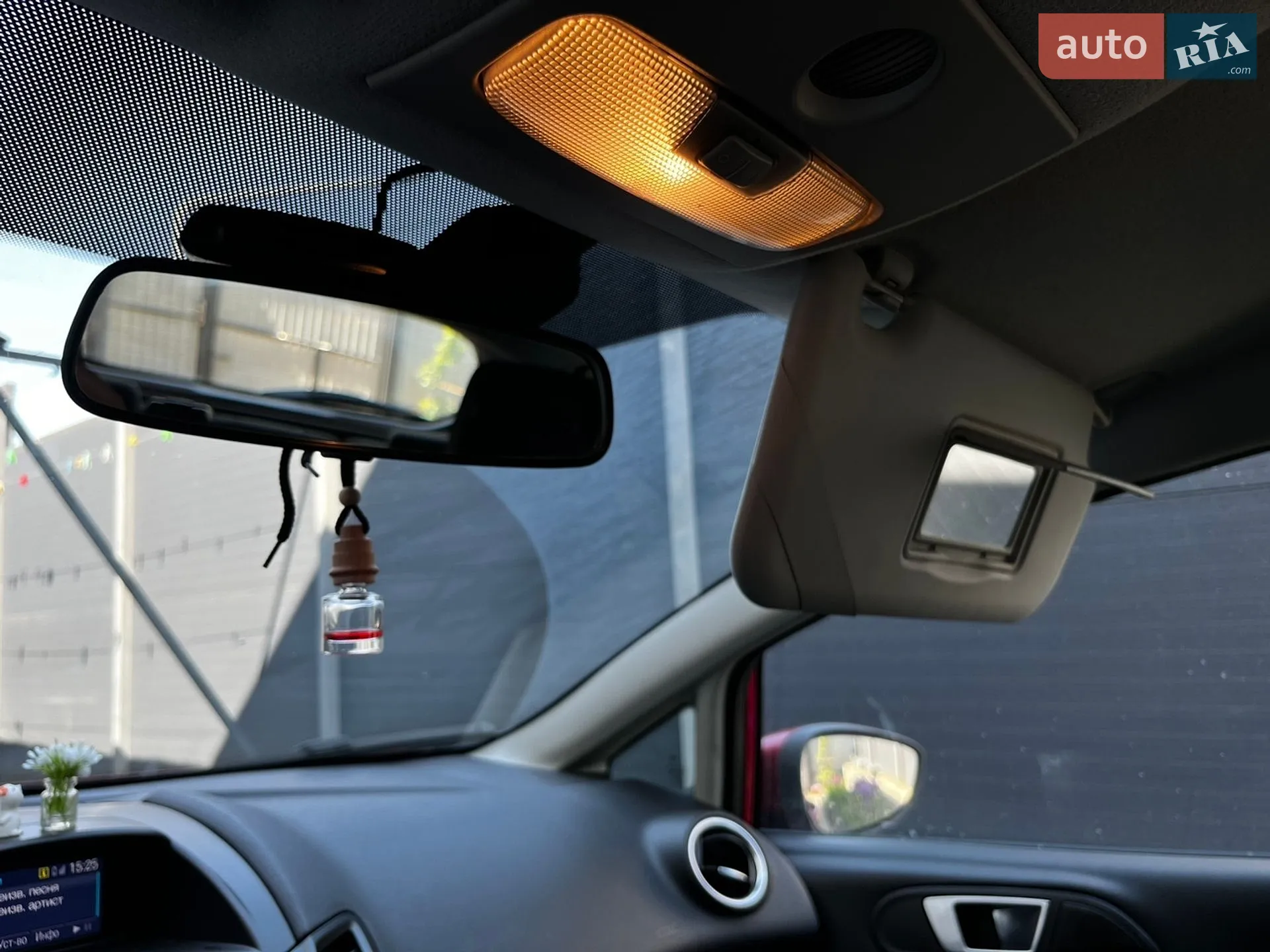 2015 Ford Fiesta - мініатюра 15
