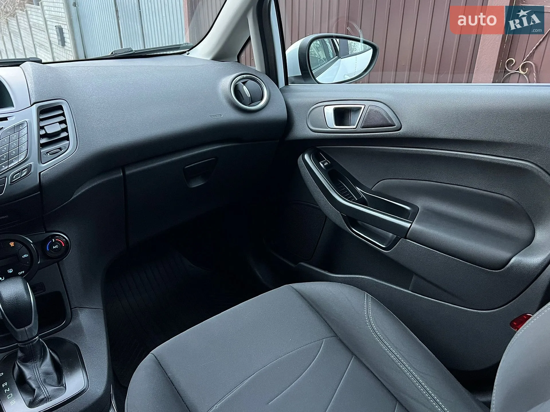2015 Ford Fiesta - мініатюра 25