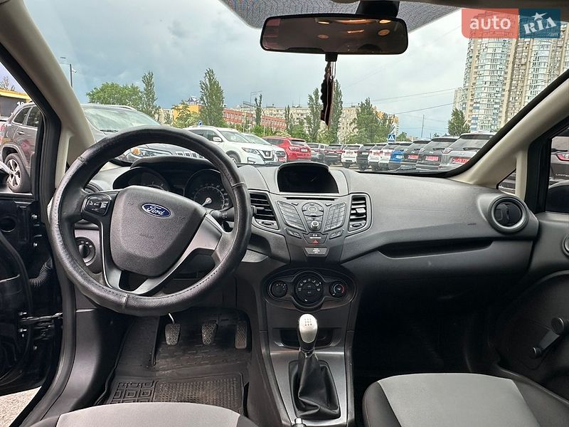 Хэтчбек Ford Fiesta 2017 в Киеве