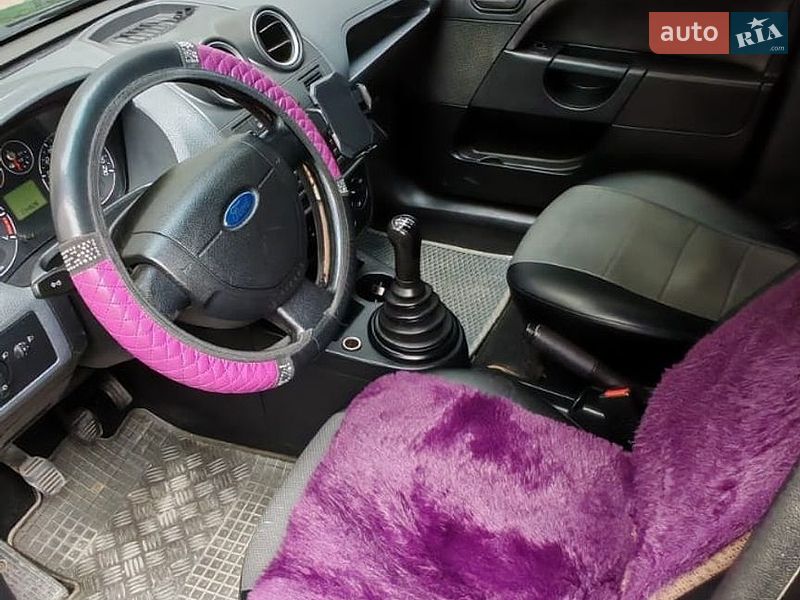 Хэтчбек Ford Fiesta 2007 в Южном