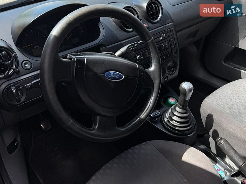 Хетчбек Ford Fiesta 2002 в Нововолинську