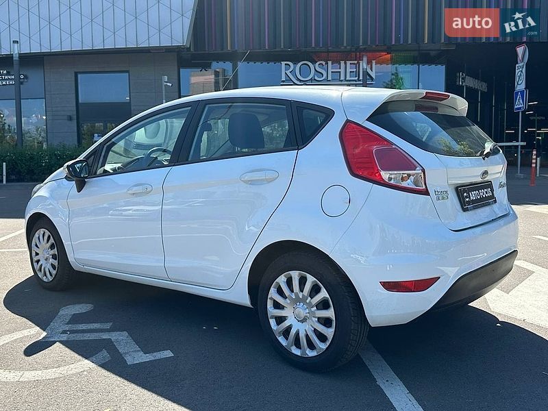 Хэтчбек Ford Fiesta 2017 в Киеве