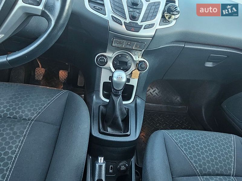 Хэтчбек Ford Fiesta 2011 в Иршаве