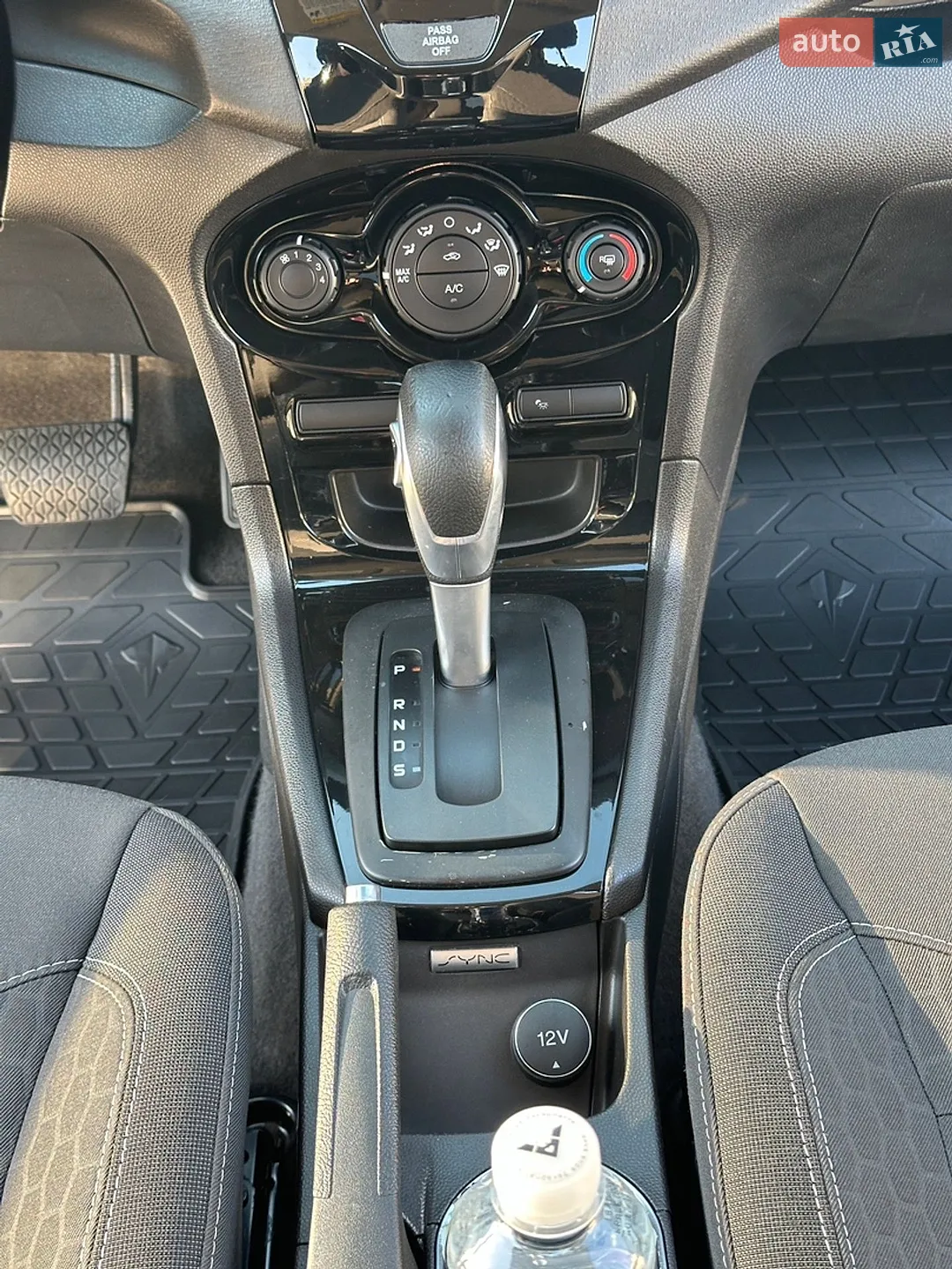2015 Ford Fiesta - мініатюра 17