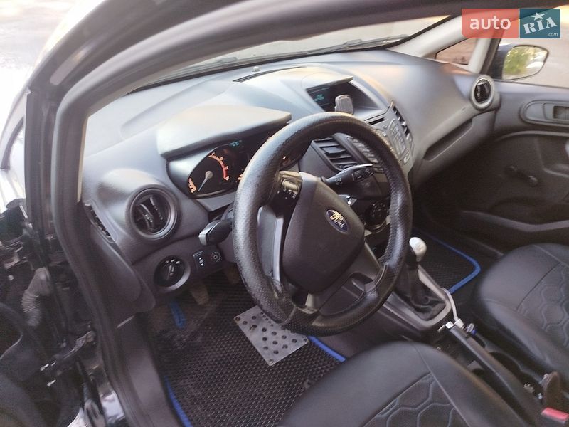 Седан Ford Fiesta 2015 в Дніпрі