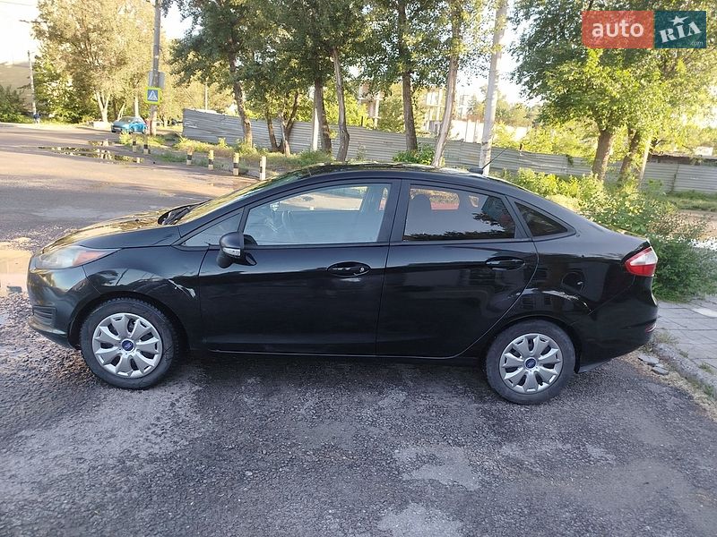 Седан Ford Fiesta 2015 в Дніпрі