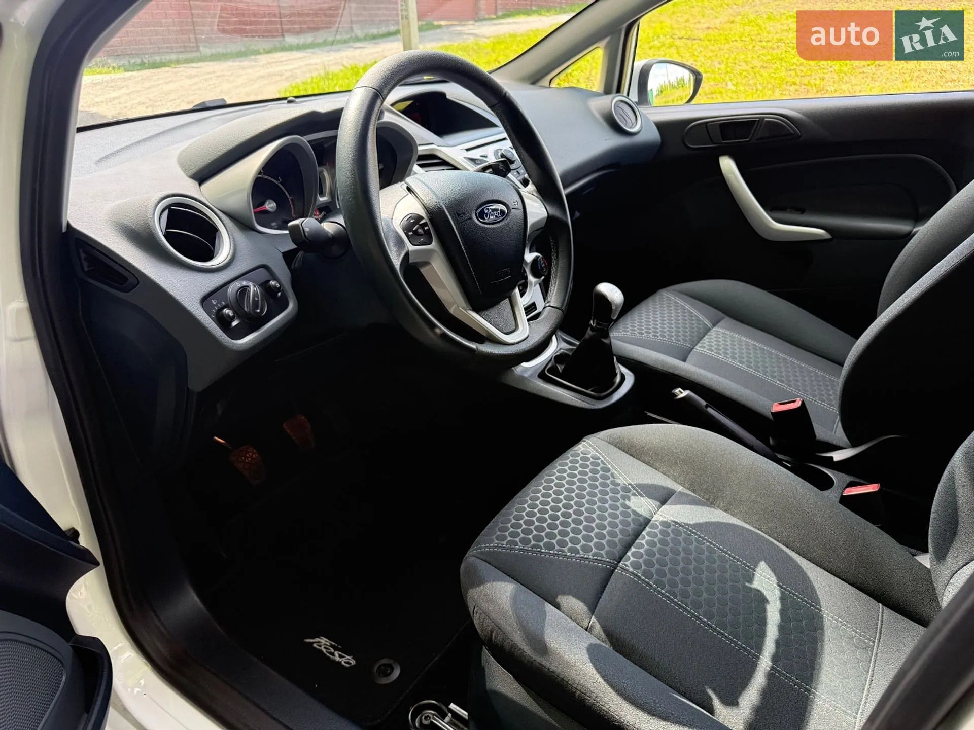 2011 Ford Fiesta - мініатюра 30