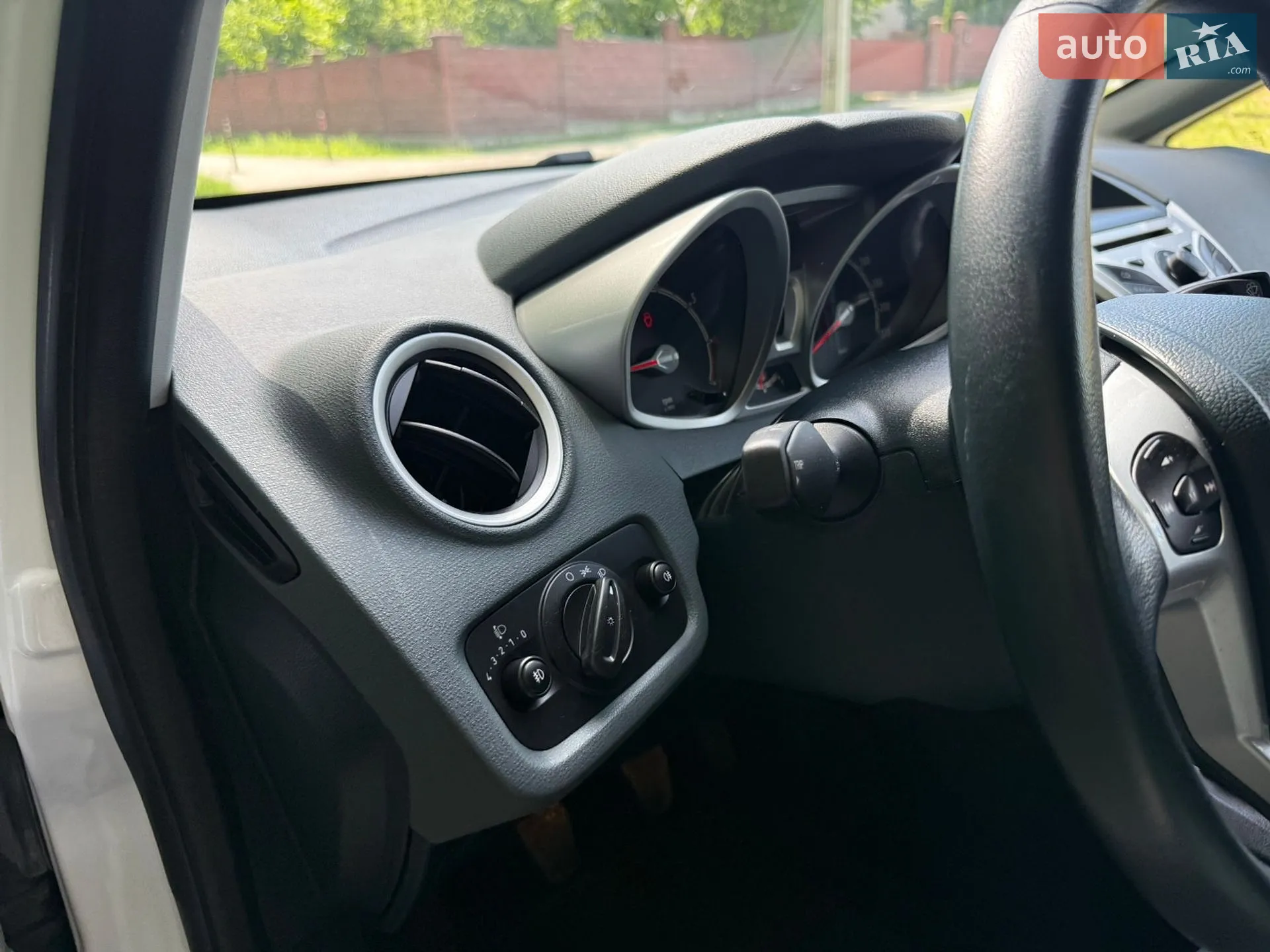 2011 Ford Fiesta - мініатюра 33