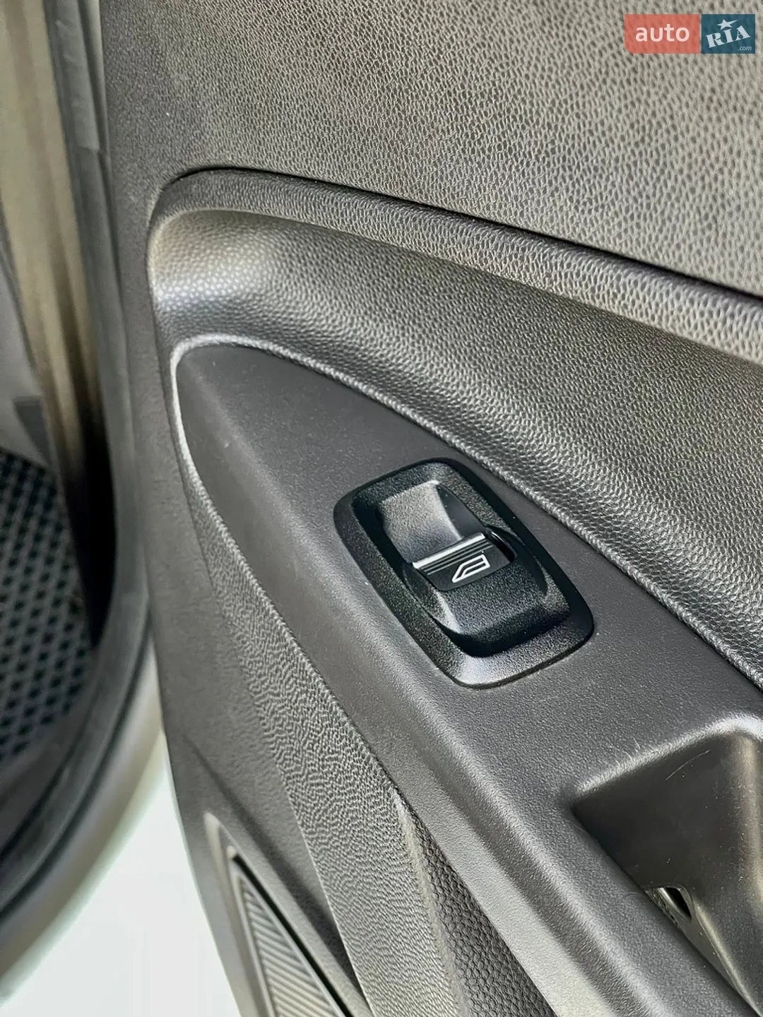 2013 Ford Fiesta - мініатюра 29
