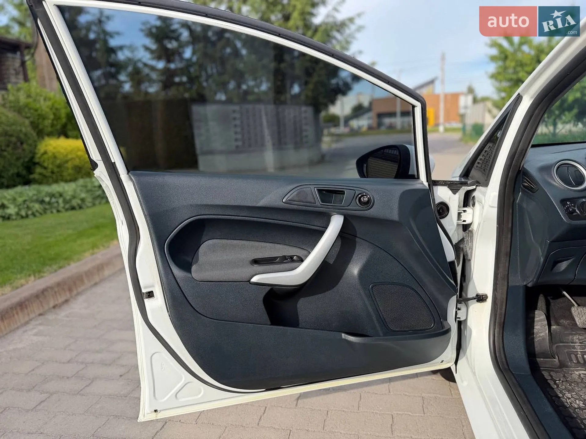 2012 Ford Fiesta - мініатюра 26