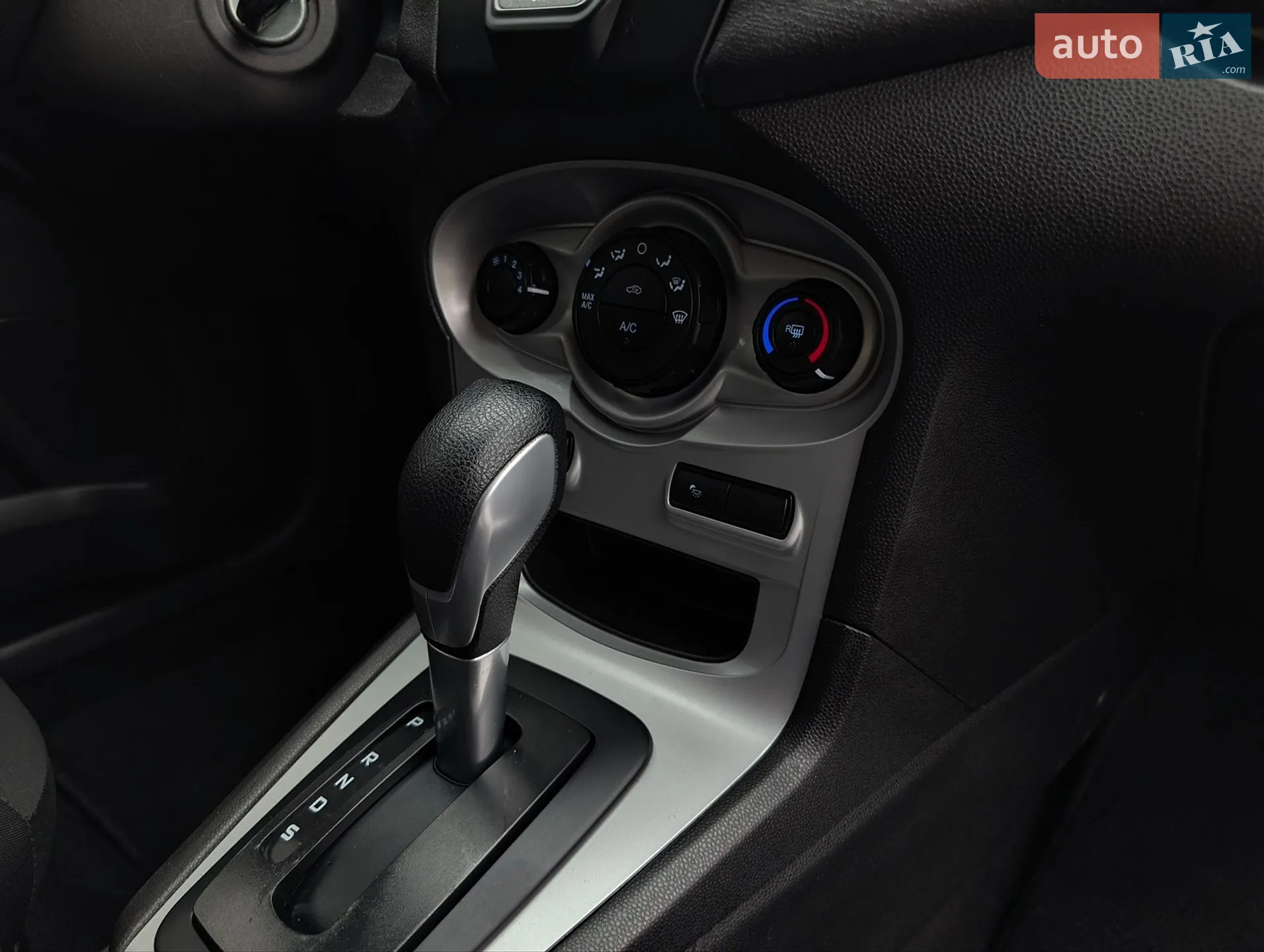 2016 Ford Fiesta - мініатюра 33