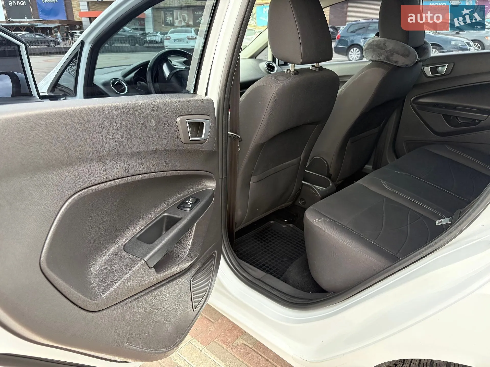 2015 Ford Fiesta - мініатюра 9