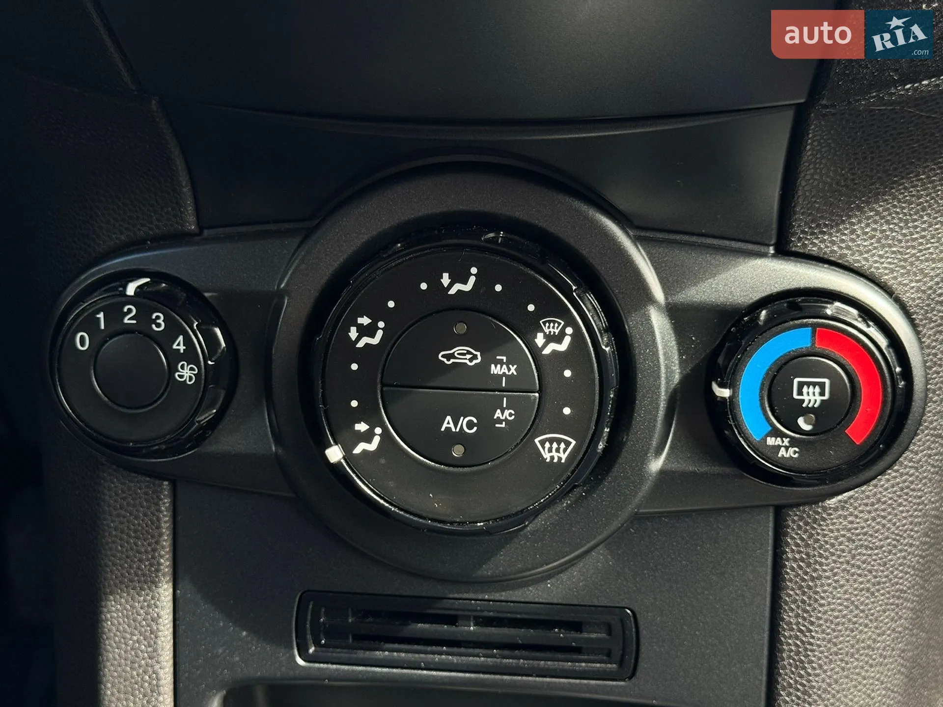 2013 Ford Fiesta - мініатюра 13