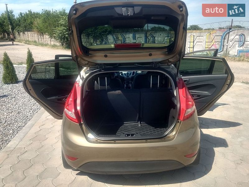 Хэтчбек Ford Fiesta 2012 в Днепре