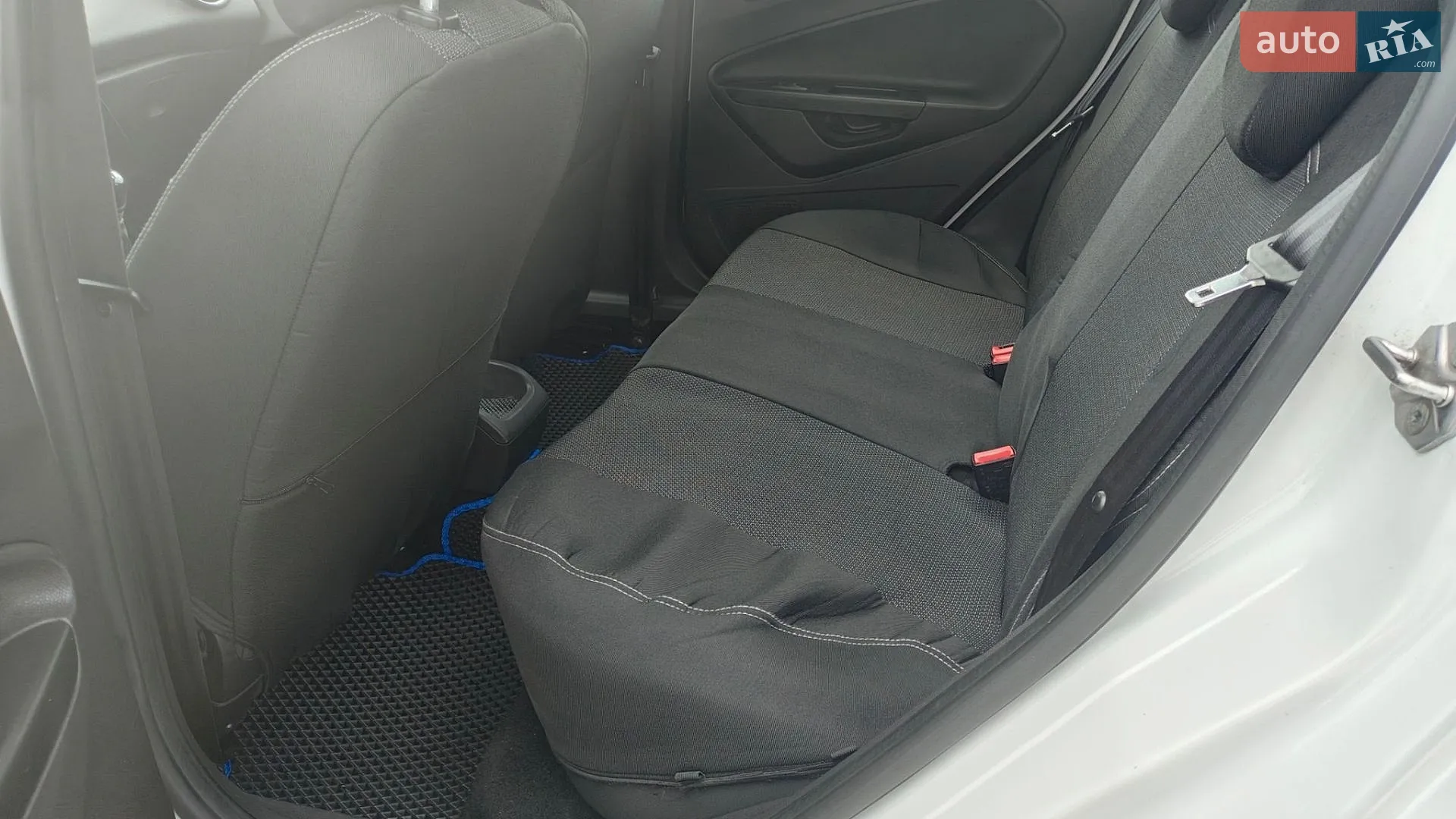 2013 Ford Fiesta - мініатюра 12