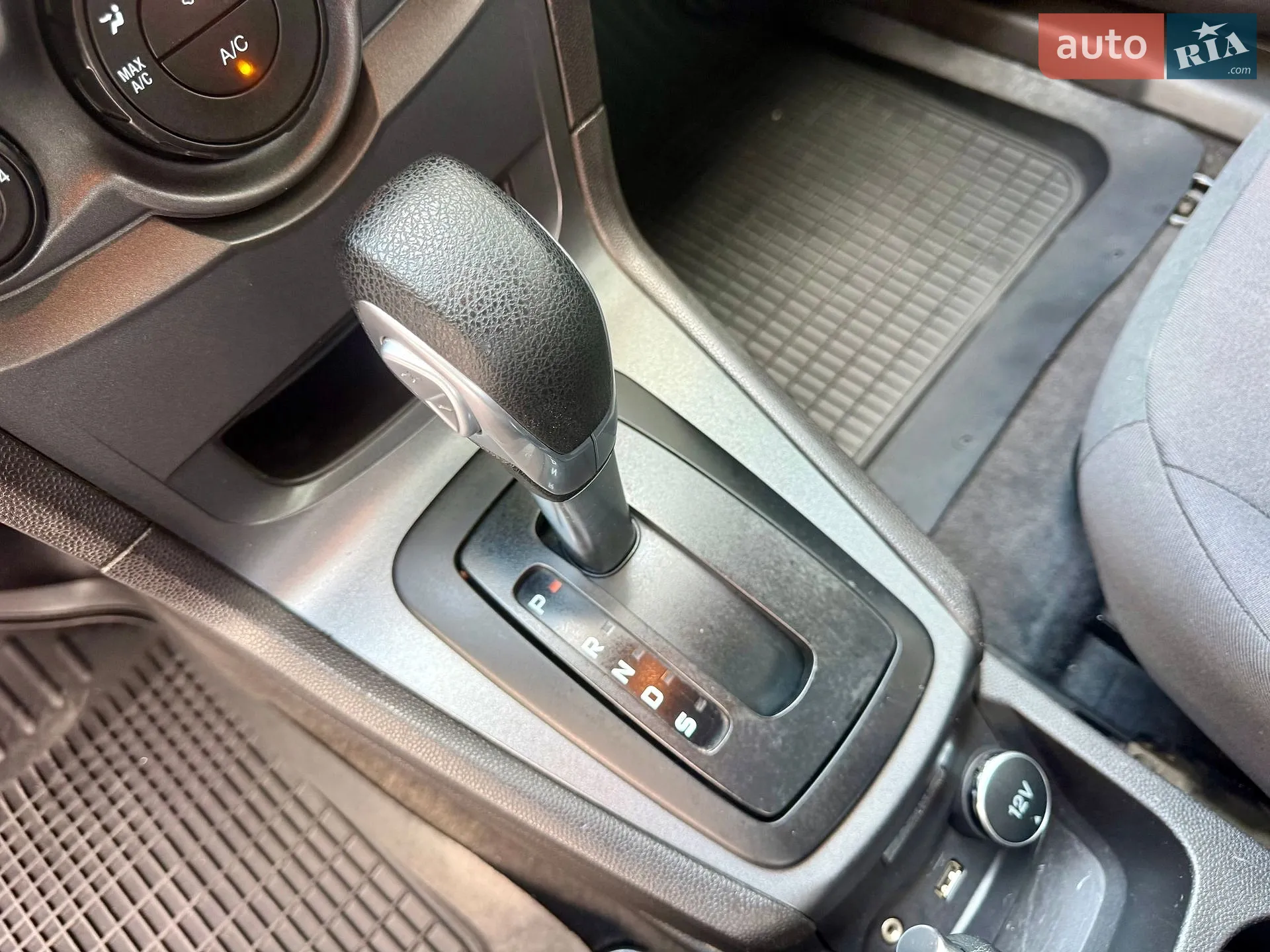 2015 Ford Fiesta - мініатюра 31