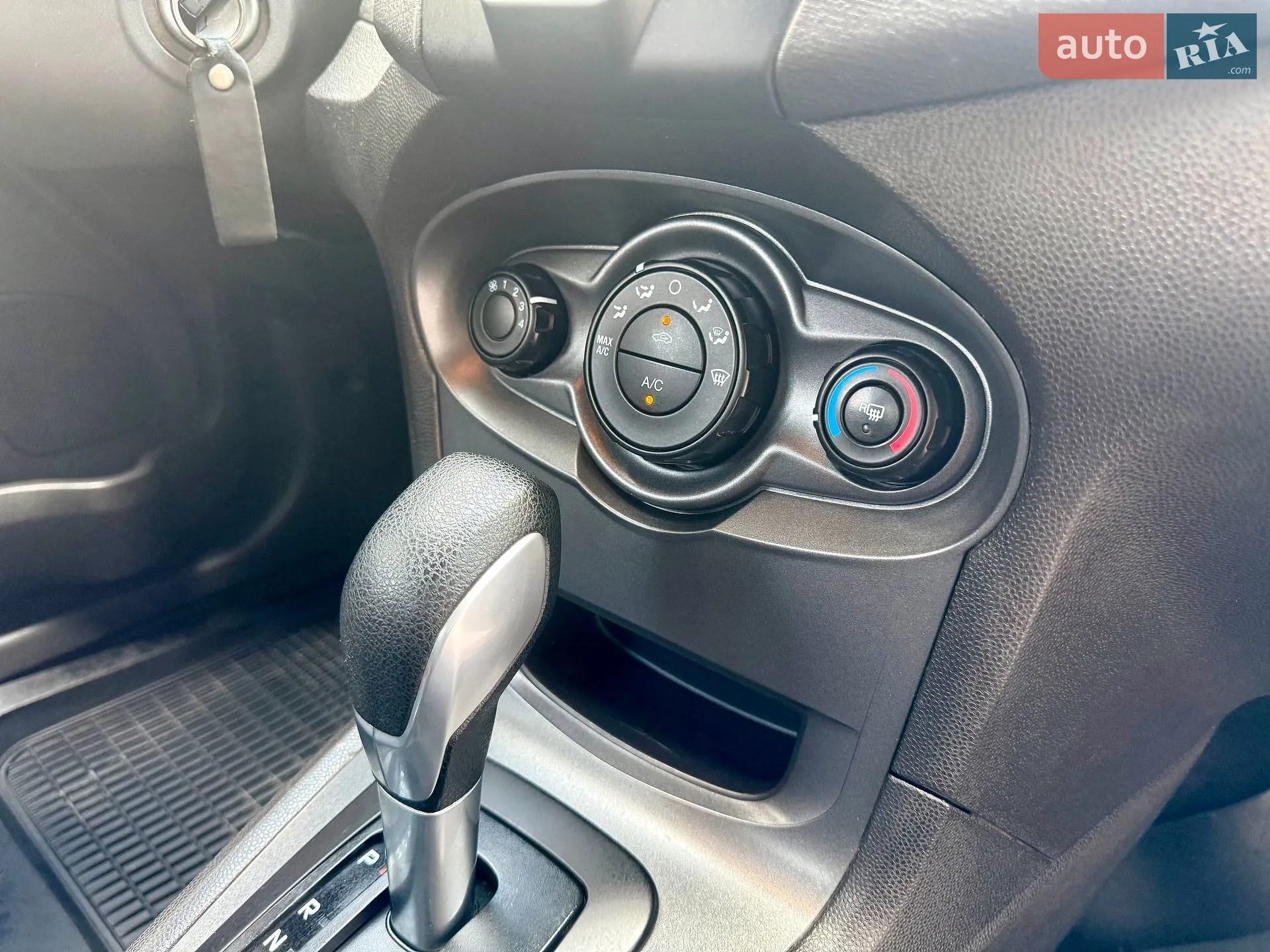 2015 Ford Fiesta - мініатюра 55