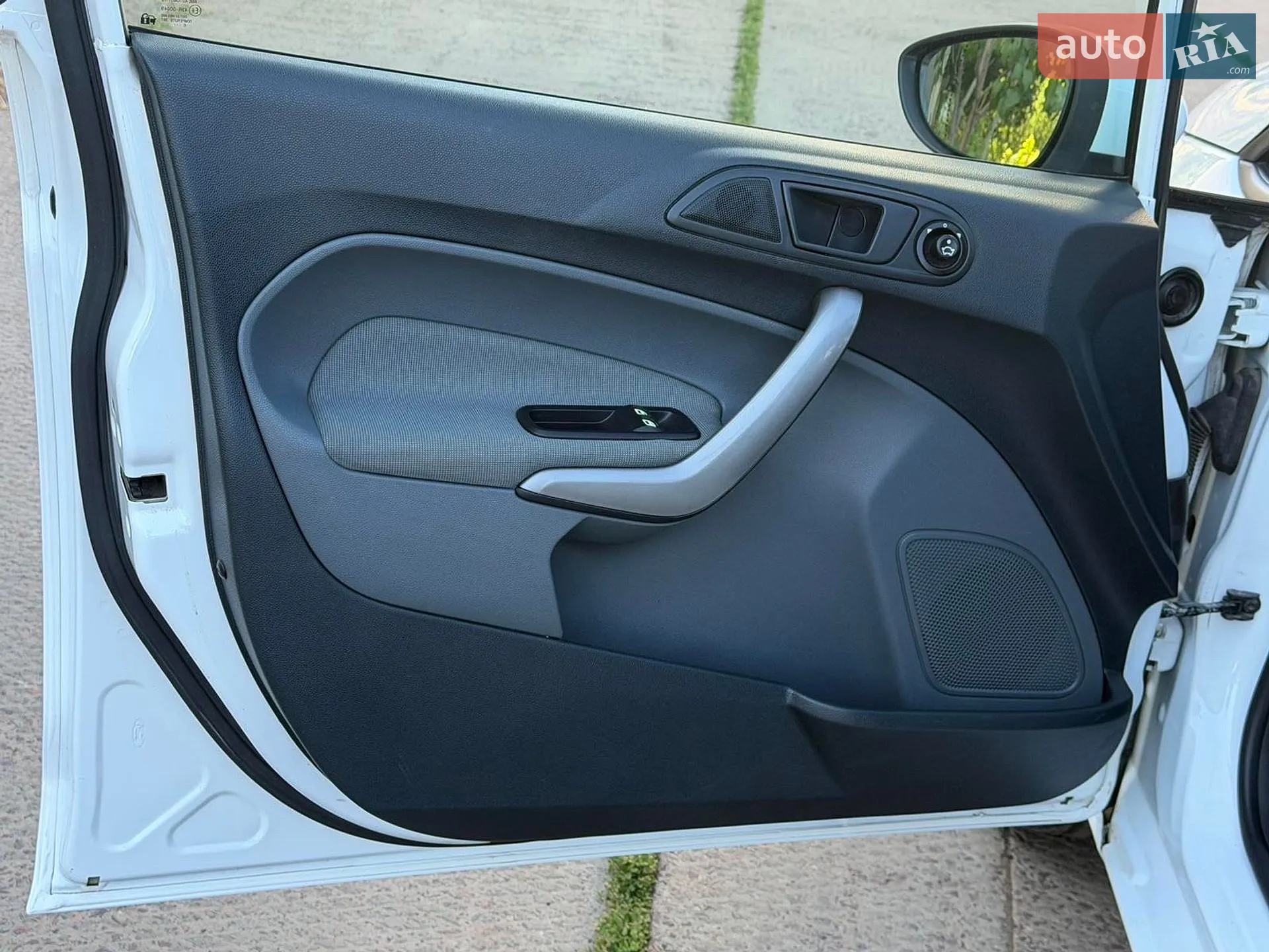 2010 Ford Fiesta - мініатюра 17