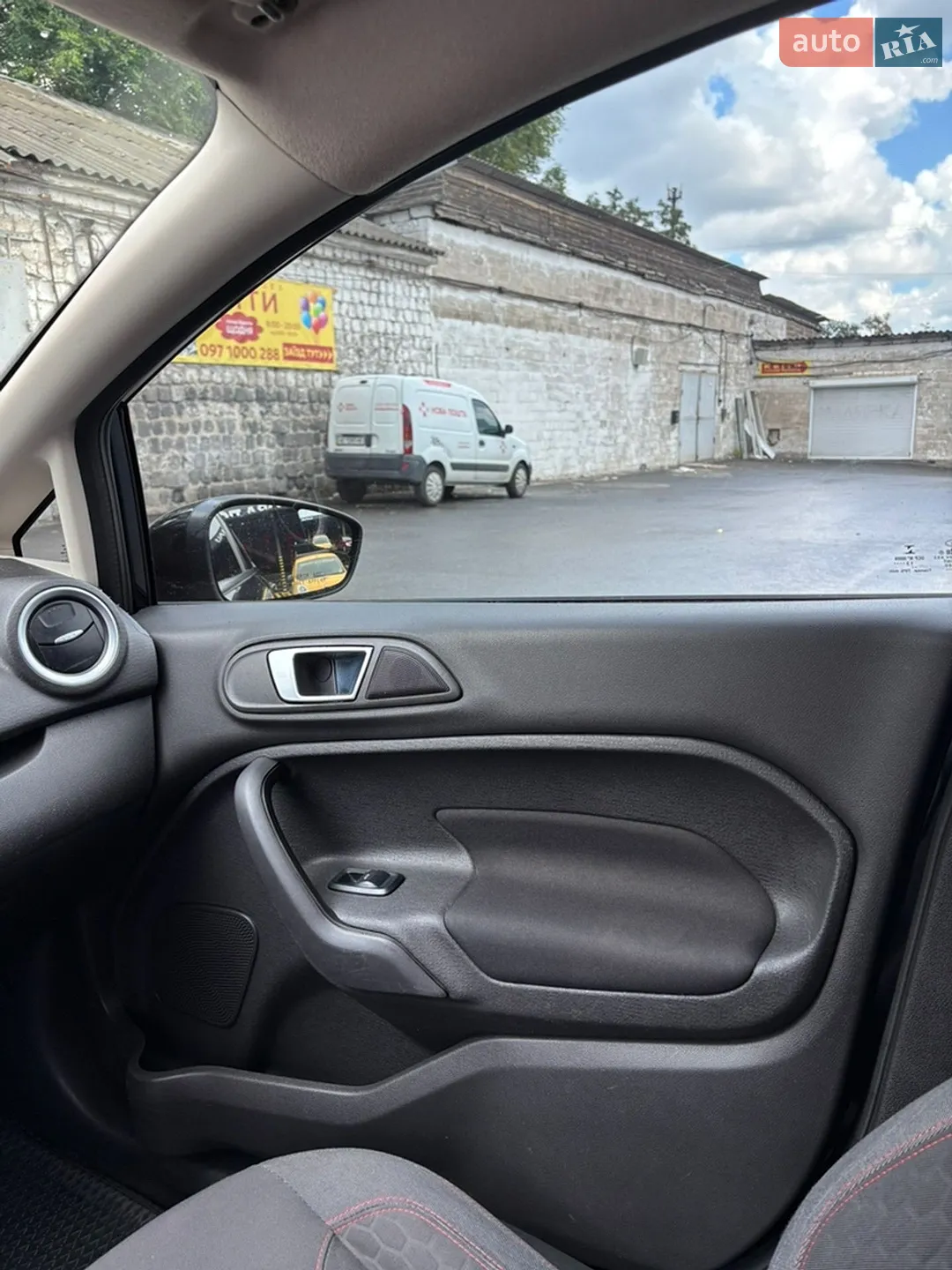2013 Ford Fiesta - мініатюра 19