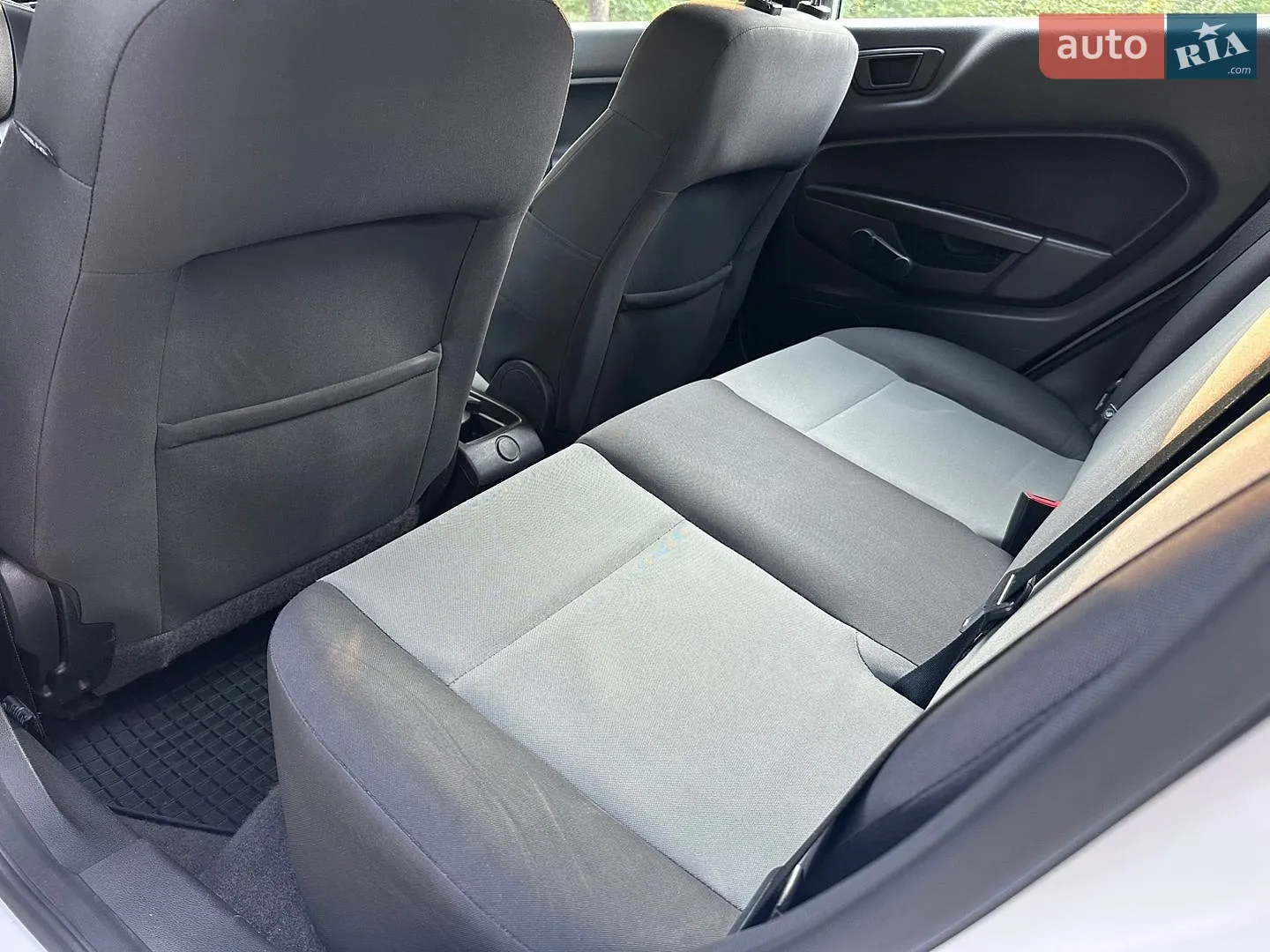 2016 Ford Fiesta - мініатюра 12