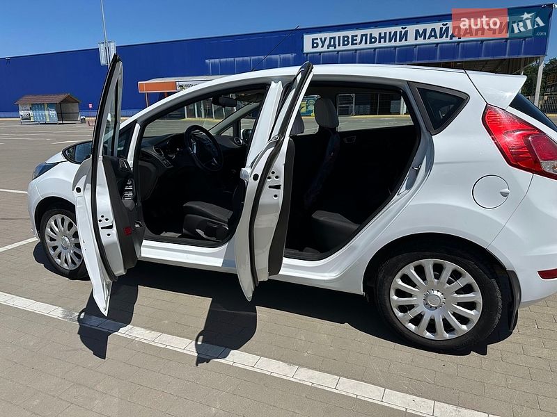 Хэтчбек Ford Fiesta 2013 в Сумах