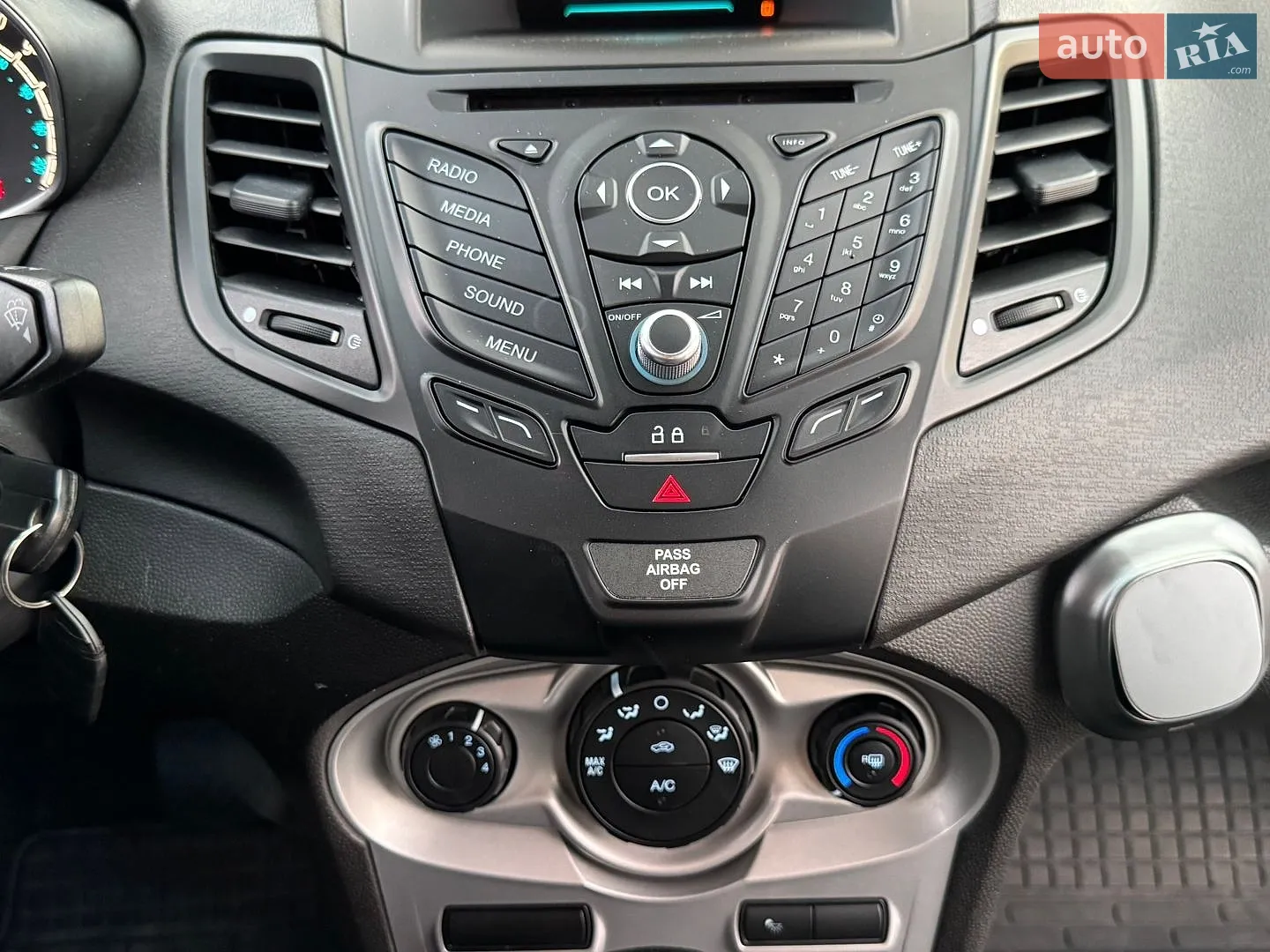 2015 Ford Fiesta - мініатюра 26
