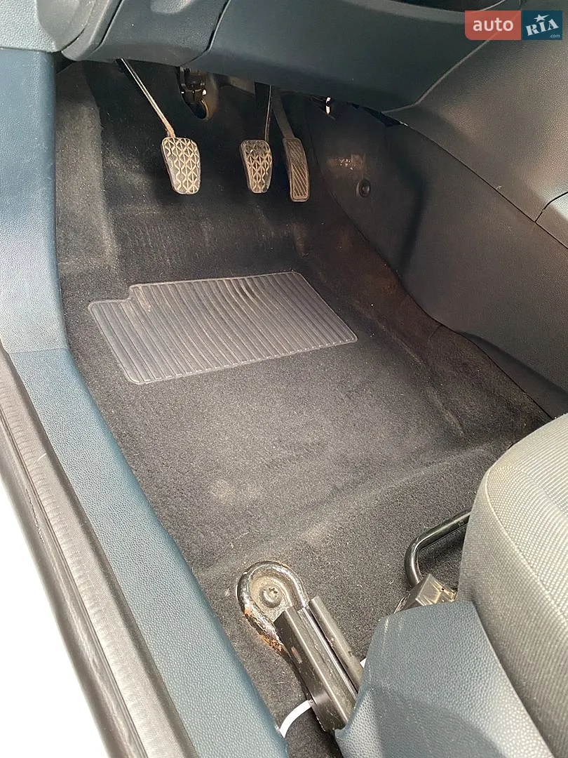 2011 Ford Fiesta - мініатюра 38