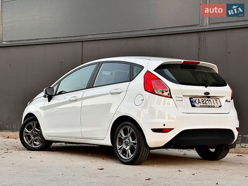 Хэтчбек Ford Fiesta 2015 в Киеве