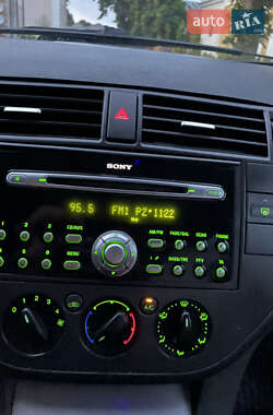 Мінівен Ford Focus C-Max 2004 в 