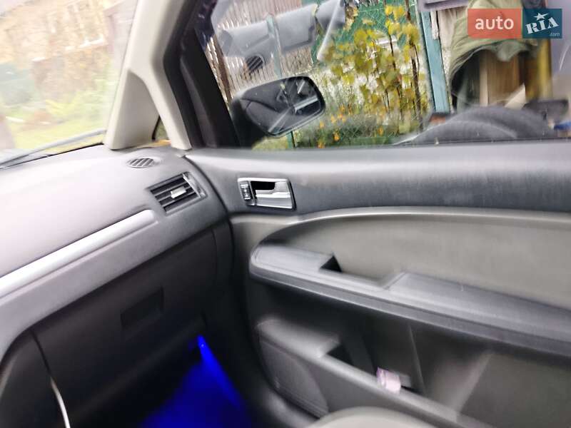 Минивэн Ford Focus C-Max 2006 в Городке